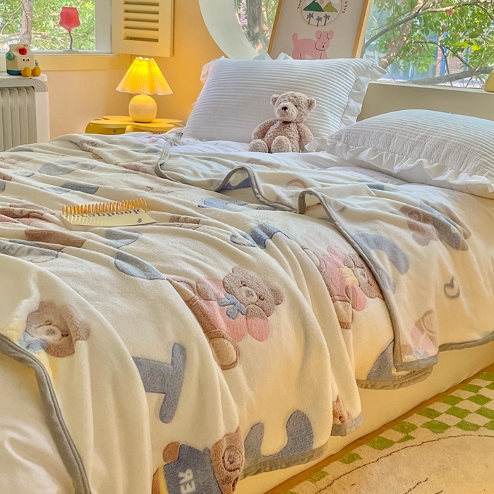 91家纺网 家纺一手货源 找家纺 慕尚家纺 2025新款高克重加厚雪花绒毛毯毯子 字母熊