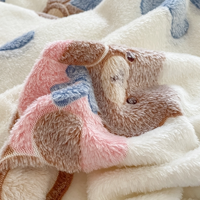 91家纺网 家纺一手货源 找家纺 慕尚家纺 2025新款高克重加厚雪花绒毛毯毯子 字母熊