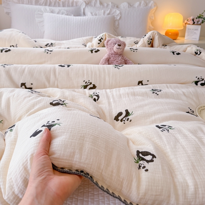 91家纺网 家纺一手货源 找家纺 芯恋家居 2025新款秋冬款母婴级全棉皱皱双层纱大豆被春秋被加厚大豆被 竹林熊猫