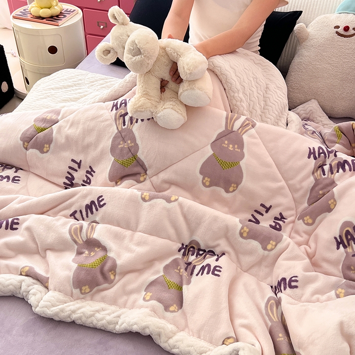 91家纺网 家纺一手货源 找家纺 HL原创 2024新款三层加厚牛奶绒盖毯被毯子 三层加厚盖毯被-紫韵兔兔