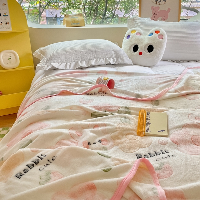 91家纺网 家纺一手货源 找家纺 慕尚家纺 2025新款高克重加厚雪花绒毛毯毯子 草莓兔