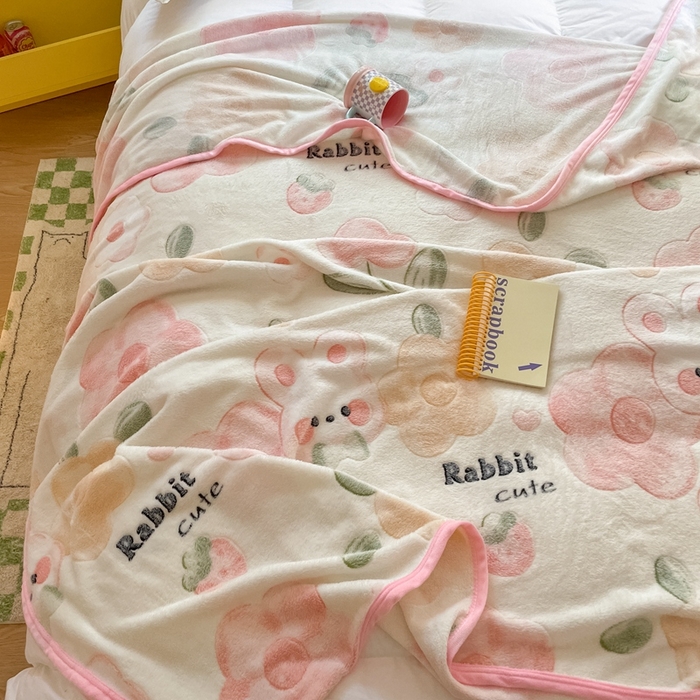 91家纺网 家纺一手货源 找家纺 慕尚家纺 2025新款高克重加厚雪花绒毛毯毯子 草莓兔