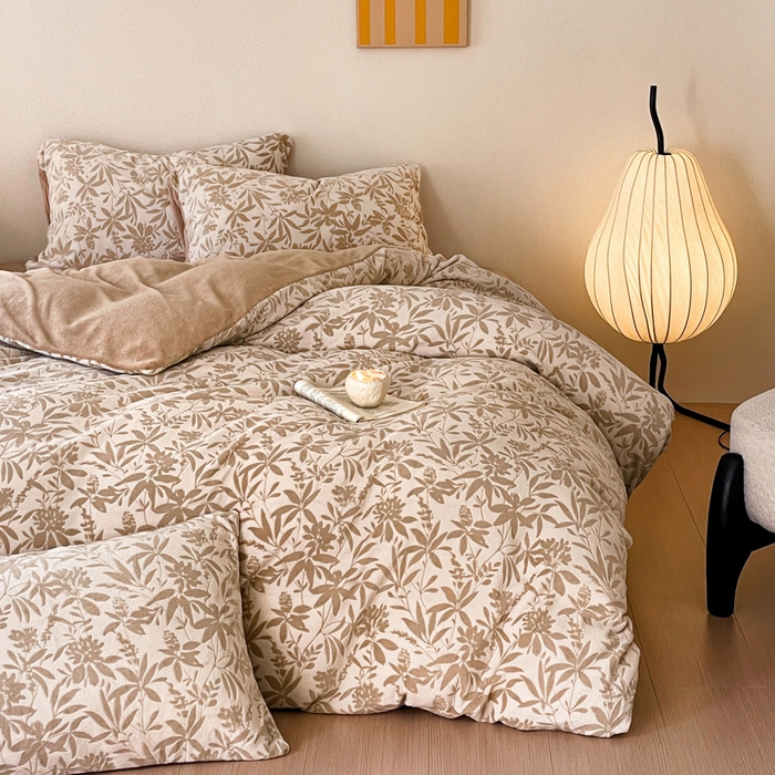 91家纺网 家纺一手货源 找家纺 雅居纺家纺 2024新款花卉雕花绒四件套 花漾-米驼