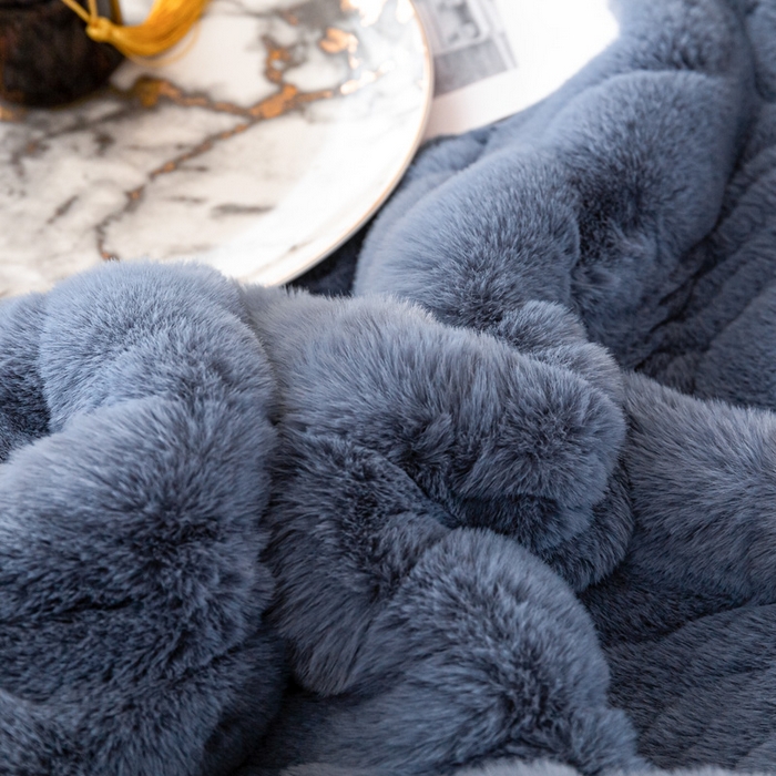 91家纺网 家纺一手货源 找家纺 凯轩毛毛毯毯子网销专供 2024新款精品仿裘皮毛毯毯子 淡蓝