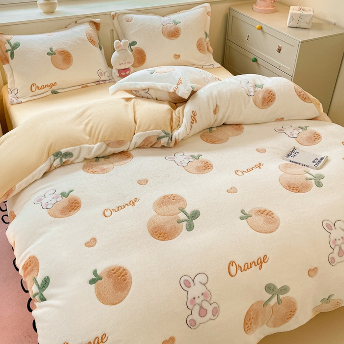 91家纺网 家纺一手货源 找家纺 沐慕 2024新款卡通印花雪花绒四件套加厚牛奶绒四件套 小橘子