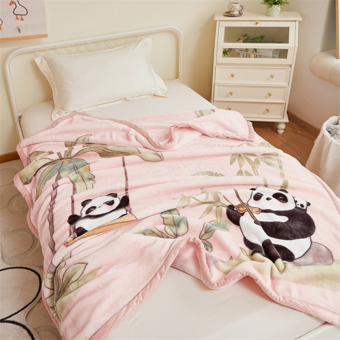 91家纺网 家纺一手货源 找家纺 凯轩毛毛毯毯子网销专供 2024新款双层学生云毛毯毯子 熊宝-粉