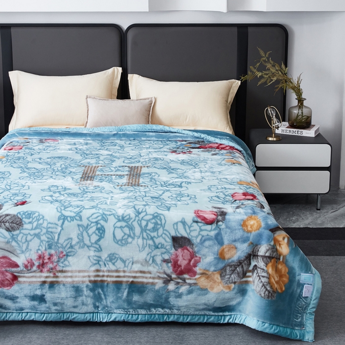 91家纺网 家纺一手货源 找家纺 凯轩毛毛毯毯子网销专供 2024新款新中式大版印花双层云毛毯毯子 蓝色妖姬