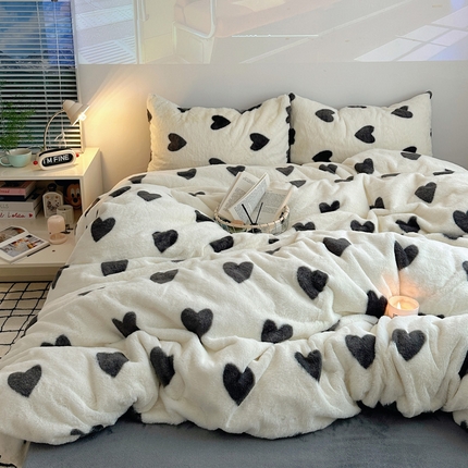 91家纺网 家纺一手货源 找家纺 （总）雅居纺家纺 2024新款高克重兔毛印花牛奶绒四件套-爱心