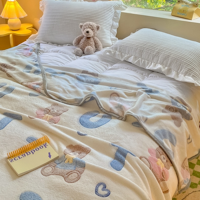 91家纺网 家纺一手货源 找家纺 慕尚家纺 2025新款高克重加厚雪花绒毛毯毯子 字母熊