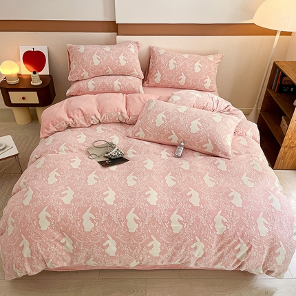 雅居纺家纺 2024新款花卉雕花绒四件套 小兔兔-粉