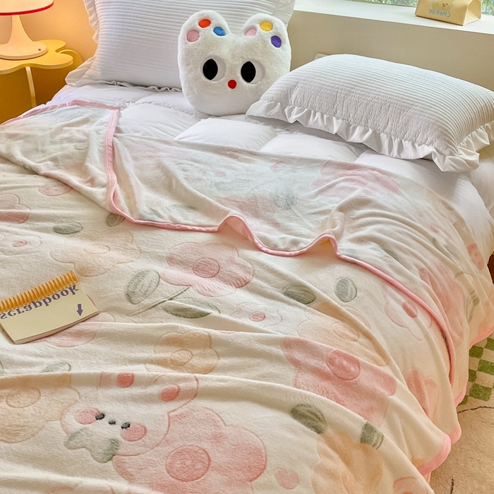 91家纺网 家纺一手货源 找家纺 慕尚家纺 2025新款高克重加厚雪花绒毛毯毯子 草莓兔