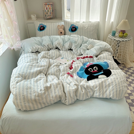 91家纺网 家纺一手货源 找家纺 （总）桃子家居 2024新款A类ins纯棉色织水洗棉毛巾绣可爱卡通系列四件套