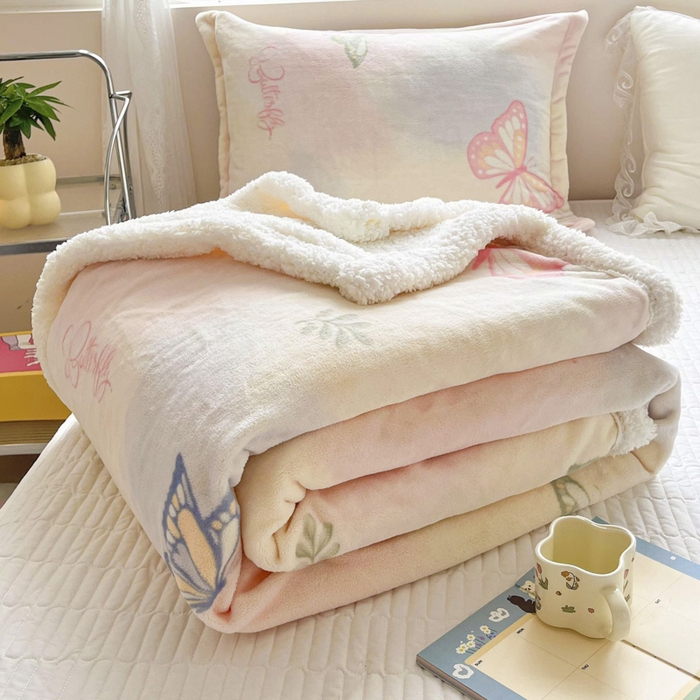 91家纺网 家纺一手货源 找家纺 沐慕 2024新款AB版牛奶绒拼羊羔绒毛毯毯子 毛毯-蝴蝶飘飘