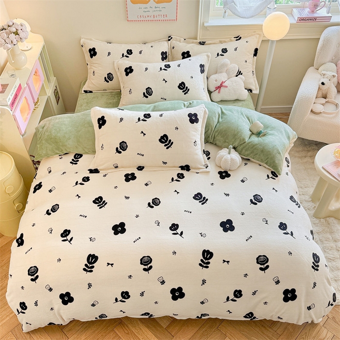 91家纺网 家纺一手货源 找家纺 名兮 2024新款卡通时尚风高克重牛奶绒四件套 花溪