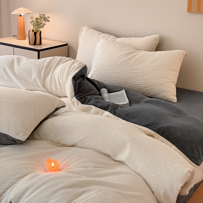 91家纺网 家纺一手货源 找家纺 雅居纺家纺 2024新款简约风雕花绒四件套 威廉-白