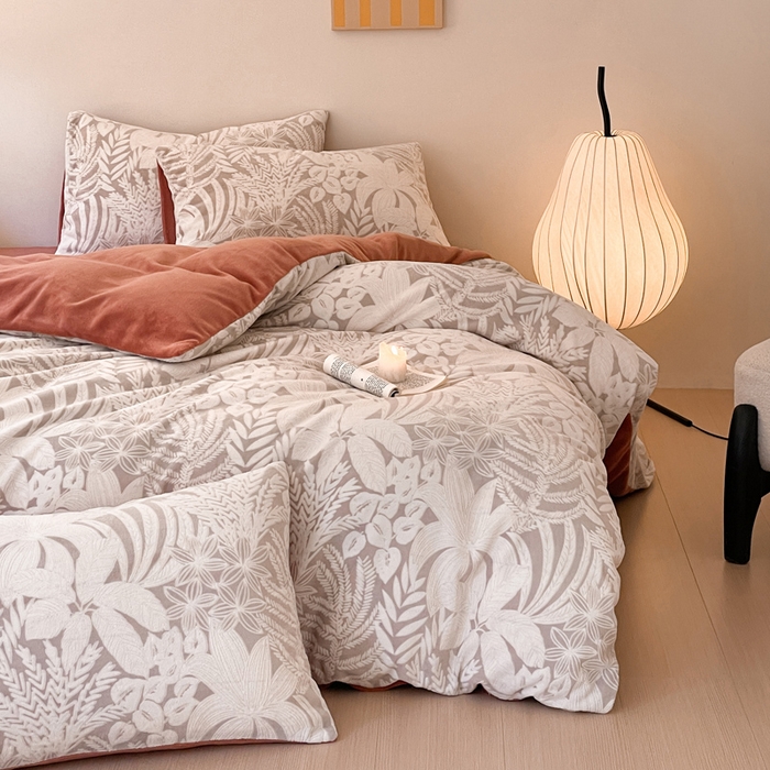 91家纺网 家纺一手货源 找家纺 雅居纺家纺 2024新款花卉雕花绒四件套 丛林秘境