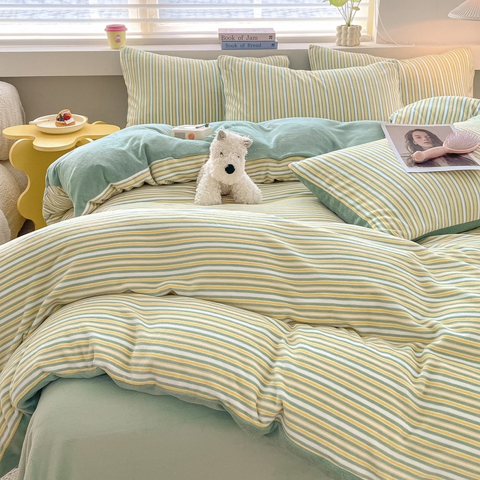 91家纺网 家纺一手货源 找家纺 雅居纺家纺 2024新款高克重印花牛奶绒四件套 简约绿条