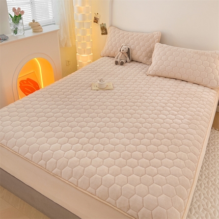 梦舒羽 2025新款牛奶绒夹棉床笠三件套床罩床单床盖护垫套 卡其米