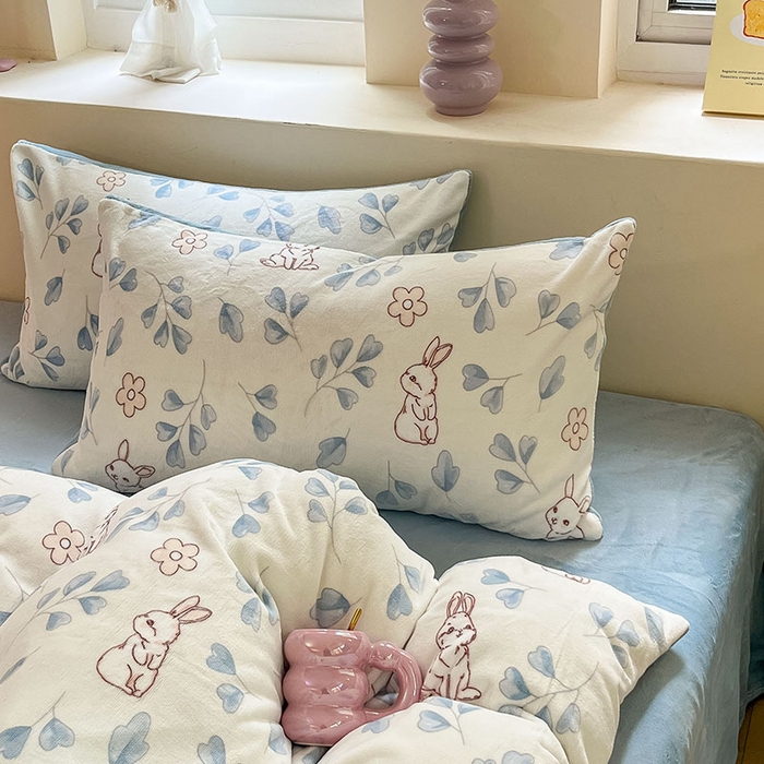 91家纺网 家纺一手货源 找家纺 雅居纺家纺 2024新款高克重印花牛奶绒单枕套 乖乖兔