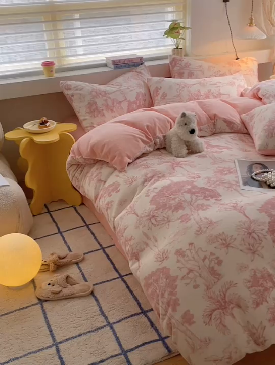 91家纺网 家纺一手货源 找家纺 雅居纺家纺 2024新款高克重印花牛奶绒四件套 幻境-粉