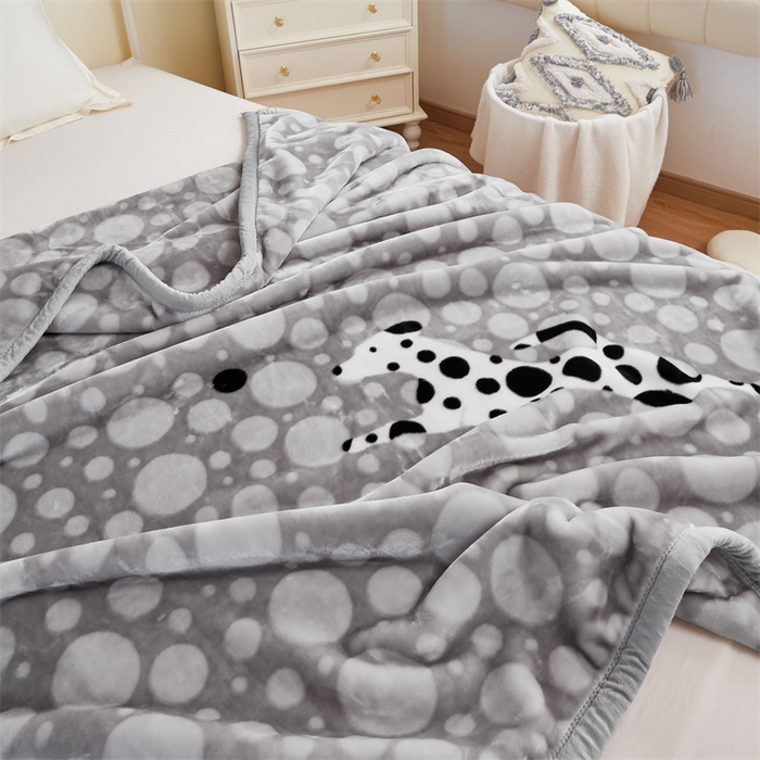 91家纺网 家纺一手货源 找家纺 凯轩毛毛毯毯子网销专供 2024新款双层学生云毛毯毯子 斑点狗-灰