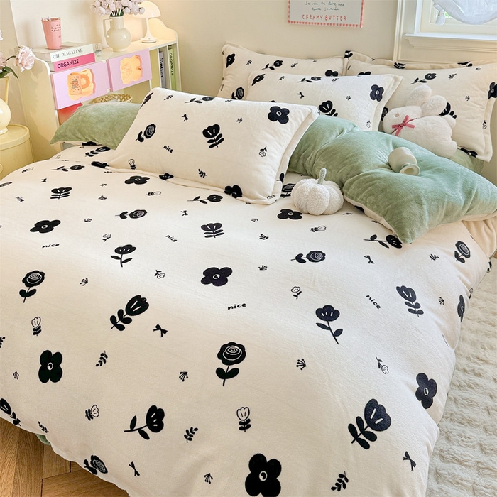 91家纺网 家纺一手货源 找家纺 名兮 2024新款卡通时尚风高克重牛奶绒四件套 花溪