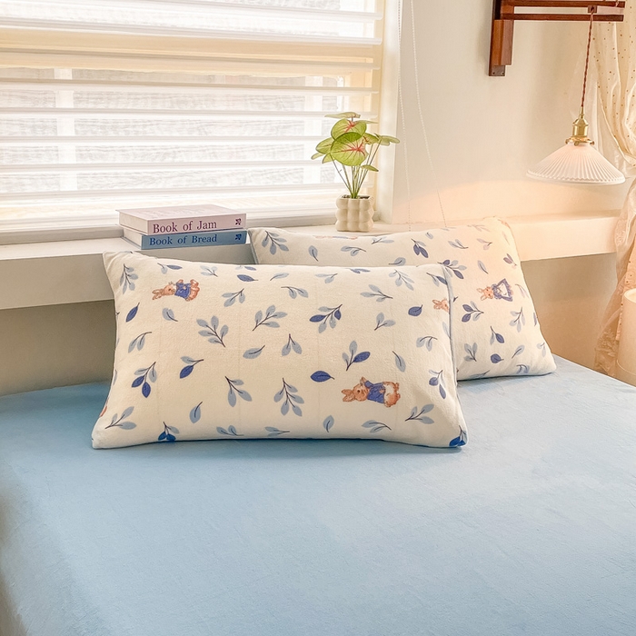 91家纺网 家纺一手货源 找家纺 雅居纺家纺 2024新款高克重印花牛奶绒单枕套 树叶小兔子