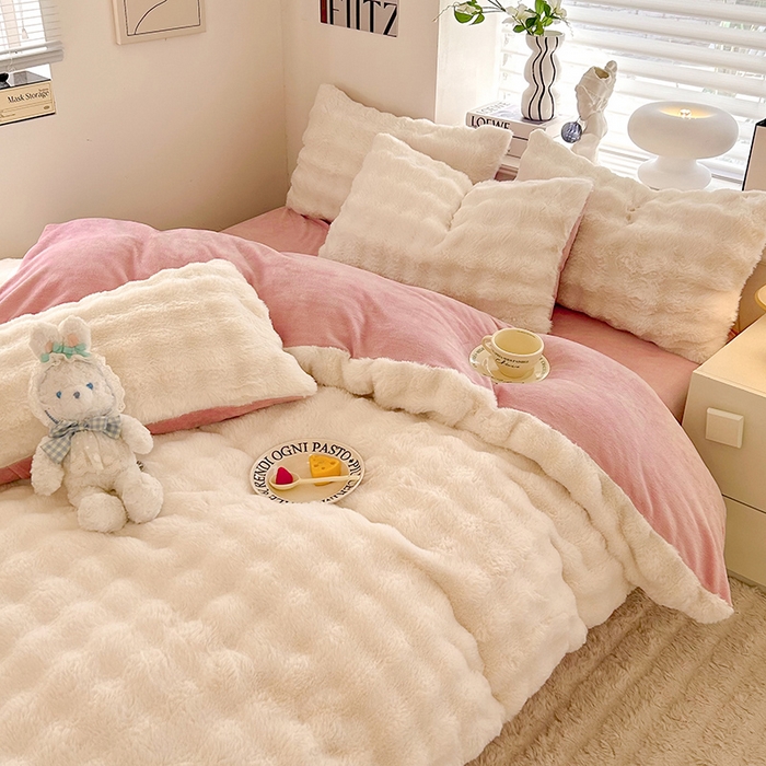 91家纺网 家纺一手货源 找家纺 欧冠家纺 2024秋冬新款纯色泡泡绒和七彩泡泡床裙款四件套 泡泡-粉白