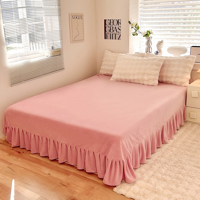 91家纺网 家纺一手货源 找家纺 欧冠家纺 2024秋冬新款纯色泡泡绒和七彩泡泡床裙款四件套 泡泡-粉白