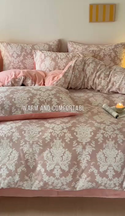 91家纺网 家纺一手货源 找家纺 雅居纺家纺 2024新款花卉雕花绒四件套 欧式粉