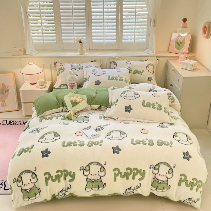 91家纺网 家纺一手货源 找家纺 沐慕 2024新款卡通印花雪花绒四件套加厚牛奶绒四件套 字母萌宠