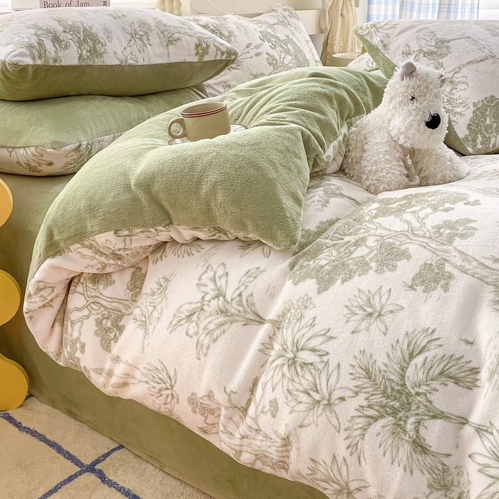 91家纺网 家纺一手货源 找家纺 雅居纺家纺 2024新款高克重印花牛奶绒四件套 幻境-绿