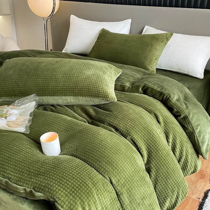 91家纺网 家纺一手货源 找家纺 雅居纺家纺 2024新款简约风雕花绒四件套 华夫格绒-墨绿