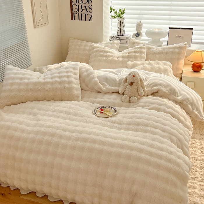 91家纺网 家纺一手货源 找家纺 欧冠家纺 2024秋冬新款纯色泡泡绒和七彩泡泡床裙款四件套 泡泡-奶白色