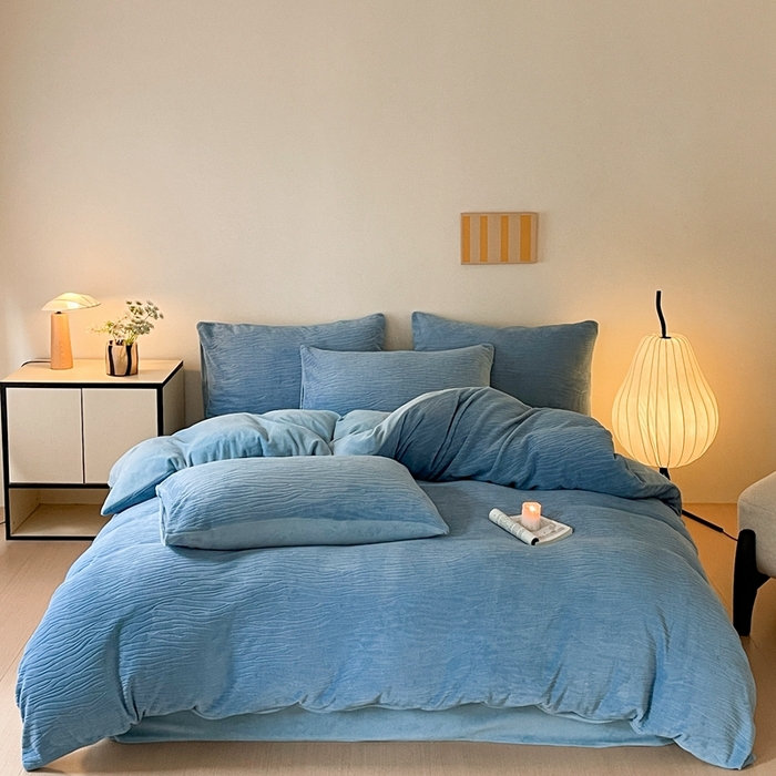 91家纺网 家纺一手货源 找家纺 雅居纺家纺 2024新款简约风雕花绒四件套 威廉-蓝色