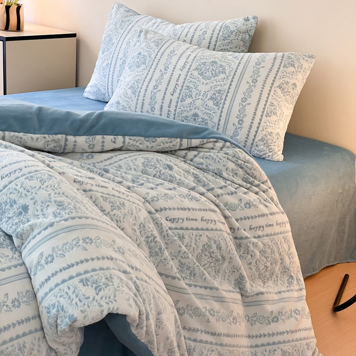 91家纺网 家纺一手货源 找家纺 雅居纺家纺 2024新款花卉雕花绒四件套 法式风情-蓝