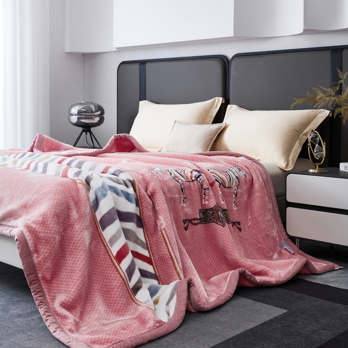 91家纺网 家纺一手货源 找家纺 凯轩毛毛毯毯子网销专供 2024新款新中式大版印花双层云毛毯毯子 双马