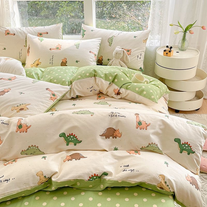 91家纺网 家纺一手货源 找家纺 麦伦家居 2024全棉斜纹13372小清新碎花卡通系列四件套 蜡笔恐龙