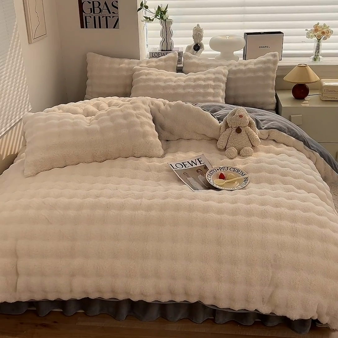 91家纺网 家纺一手货源 找家纺 欧冠家纺 2024秋冬新款纯色泡泡绒和七彩泡泡床裙款四件套 蓝泡泡-奶白灰