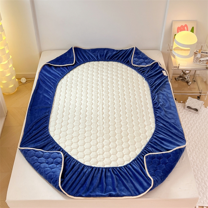 91家纺网 家纺一手货源 找家纺 梦舒羽 2025新款牛奶绒夹棉床笠三件套床罩床单床盖护垫套 星空蓝