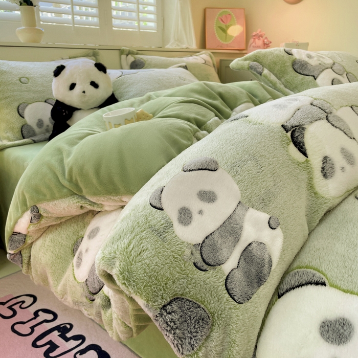 91家纺网 家纺一手货源 找家纺 沐慕 2024新款卡通印花雪花绒四件套加厚牛奶绒四件套 熊猫伙伴