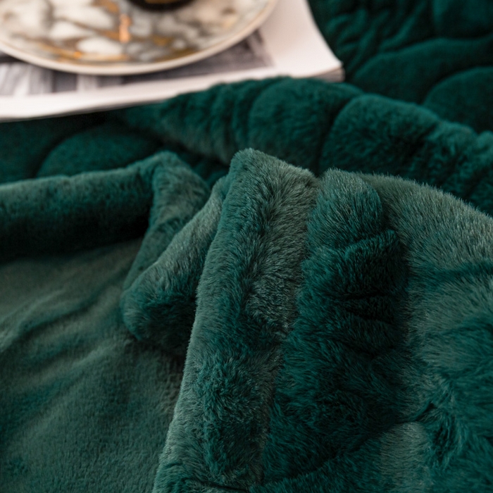 91家纺网 家纺一手货源 找家纺 凯轩毛毛毯毯子网销专供 2024新款精品仿裘皮毛毯毯子 墨绿