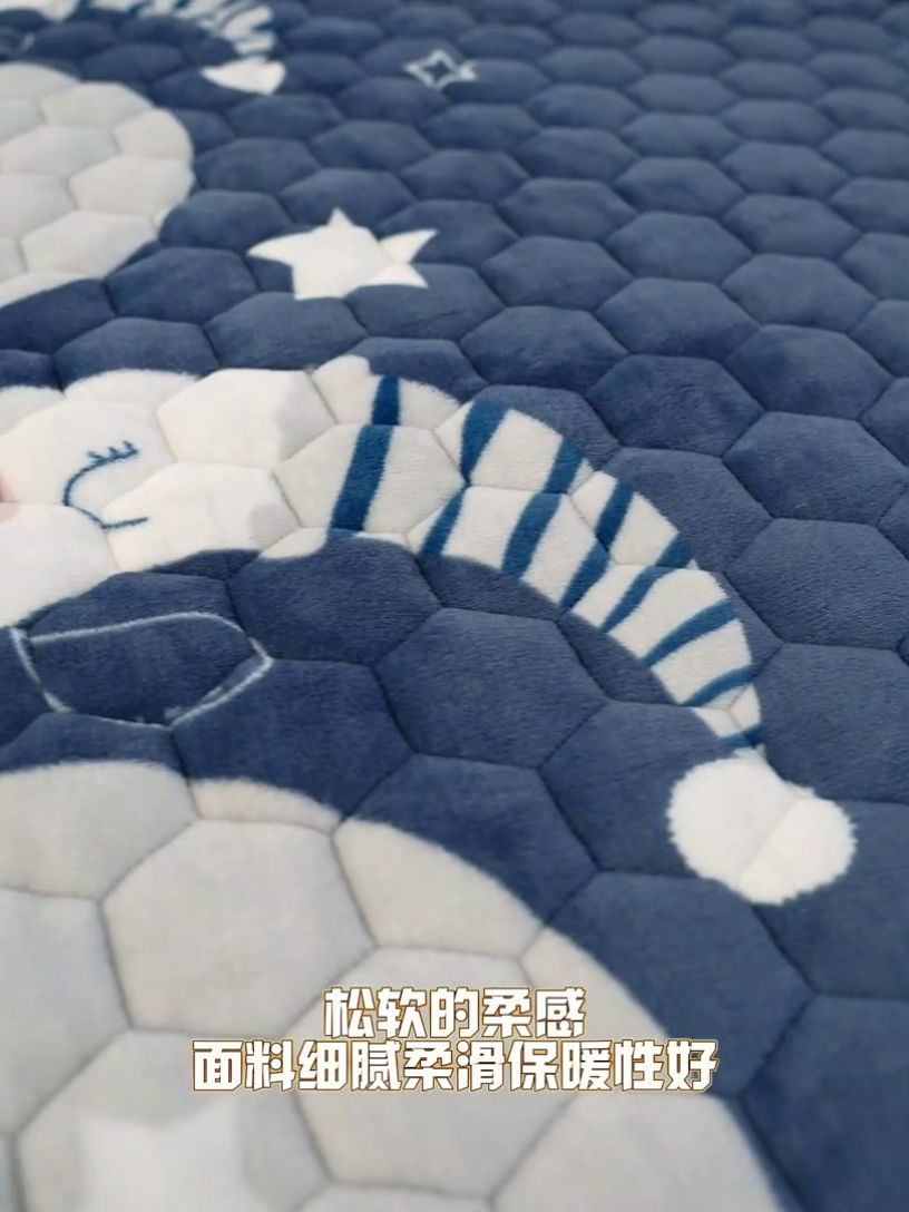 91家纺网 家纺一手货源 找家纺 梦舒羽 2025新款牛奶绒夹棉床笠三件套床罩床单床盖护垫套 月色