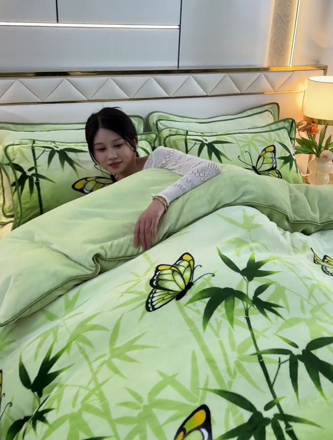 91家纺网 家纺一手货源 找家纺 金柚子 2024新款加厚牛奶绒四件套 翩翩起舞