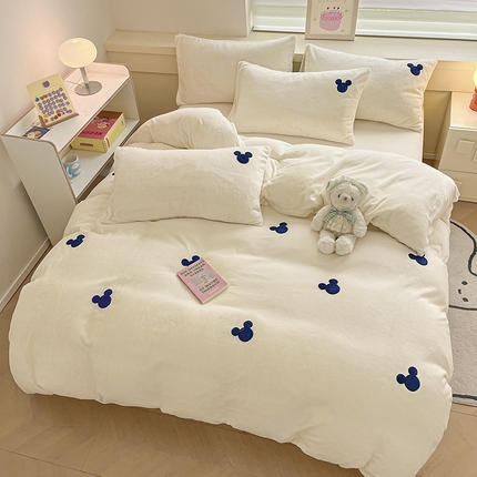 91家纺网 家纺一手货源 找家纺 雅居纺家纺 2024新款高克重牛奶绒毛巾绣四件套 米奇-纯白