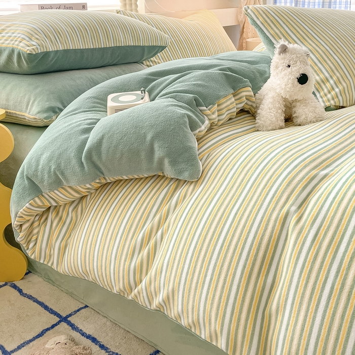 91家纺网 家纺一手货源 找家纺 雅居纺家纺 2024新款高克重印花牛奶绒四件套 简约绿条