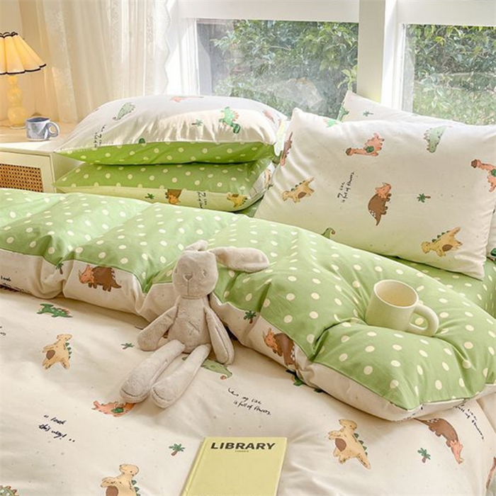 91家纺网 家纺一手货源 找家纺 麦伦家居 2024全棉斜纹13372小清新碎花卡通系列四件套 蜡笔恐龙