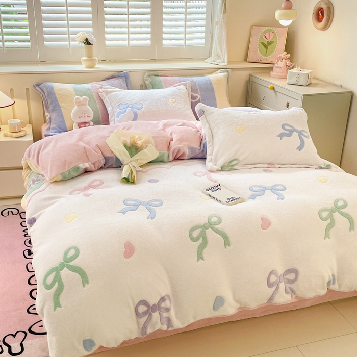 91家纺网 家纺一手货源 找家纺 沐慕 2024新款卡通印花雪花绒四件套加厚牛奶绒四件套 彩虹