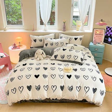 雅居纺家纺 2024新款高克重印花牛奶绒四件套 时尚爱心