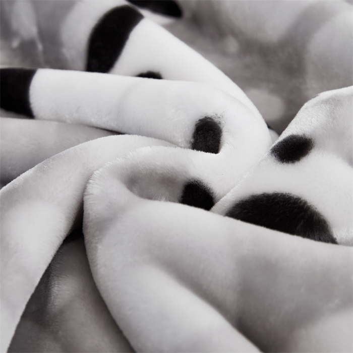 91家纺网 家纺一手货源 找家纺 凯轩毛毛毯毯子网销专供 2024新款双层学生云毛毯毯子 斑点狗-灰